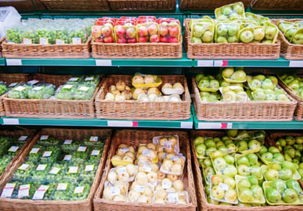 新鲜水果与蔬菜 超市货架上的健康选择